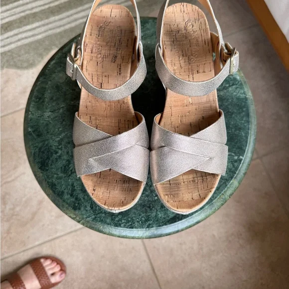 Kork-Ease “Ava” Wedge Sandals in Metallic Gold Leather - Picture 3 of 7